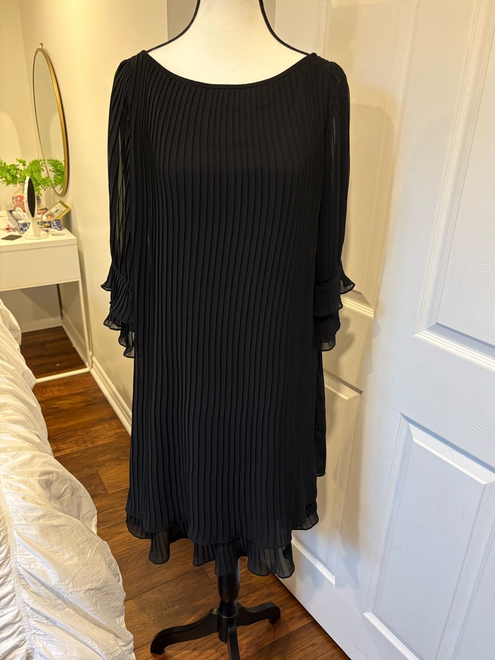 Joseph Ribkoff Black Pleated Chiffon Cocktail Dress Size 4